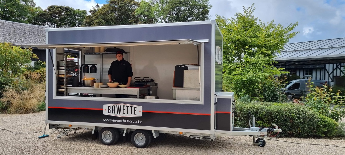 Le food truck Bawette ouvert, installé en extérieur